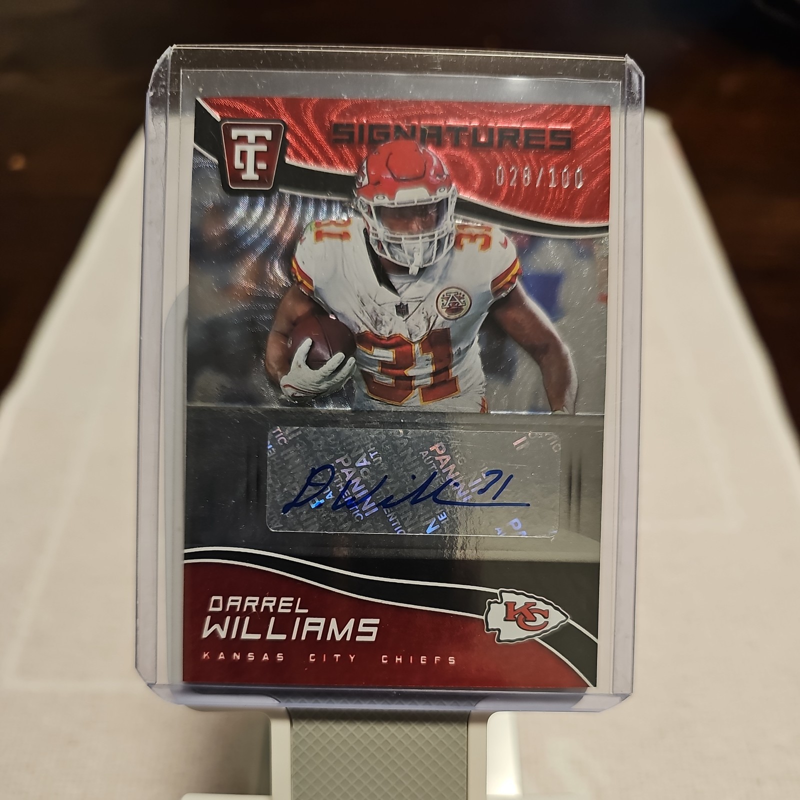 Darrel Williams 2021 Chronicles Totally Certified Red # /100. Chiefs