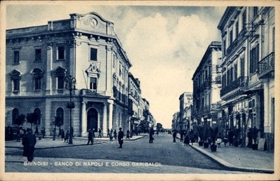 Ak Brindisi Puglia, Banco di Napoli e Corso Garibaldi - 11452786