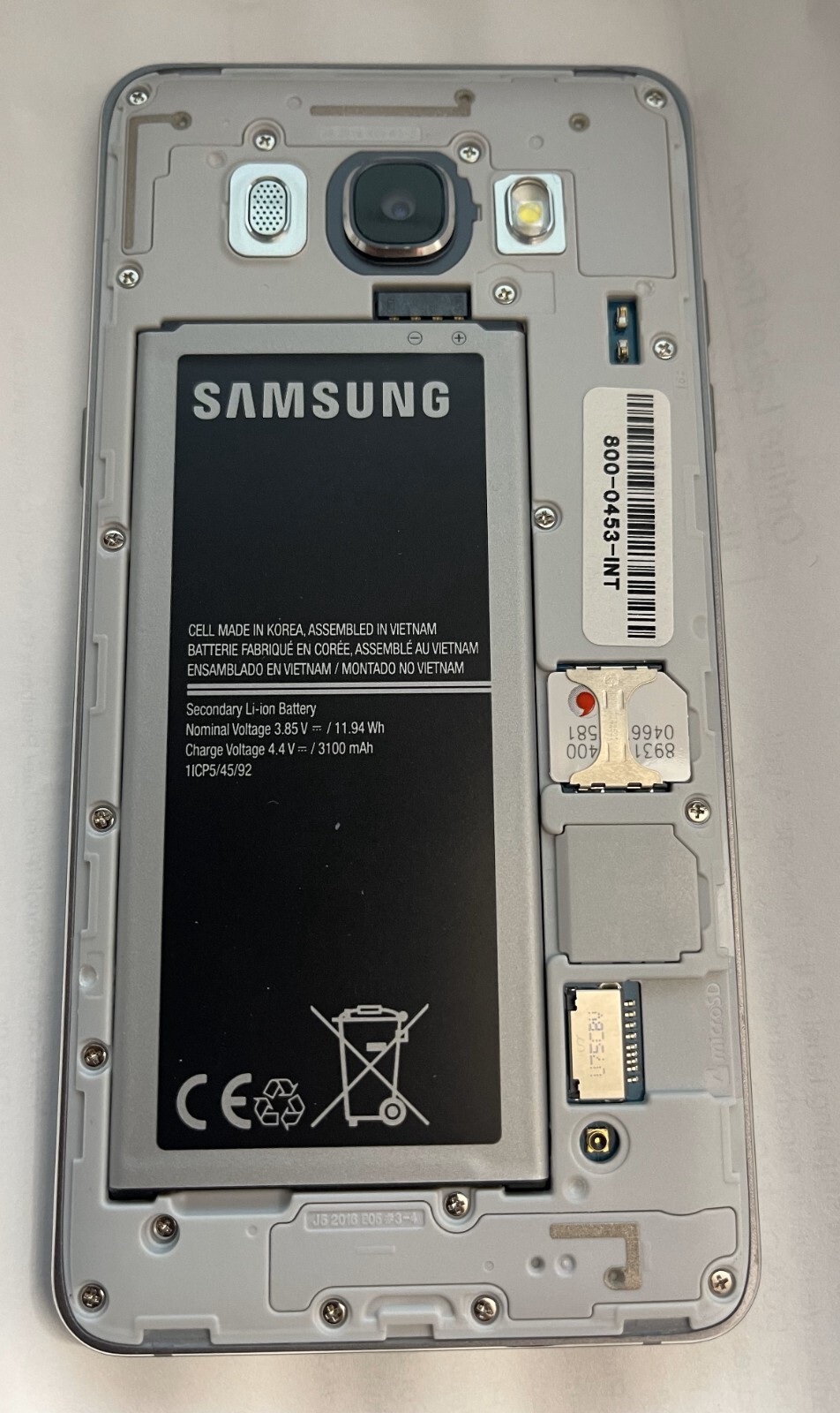 Samsung Galaxy J5 (2016) SM-J510FN Phone is in Mint Cond. 5.2" 16GB 13MP- BLACK