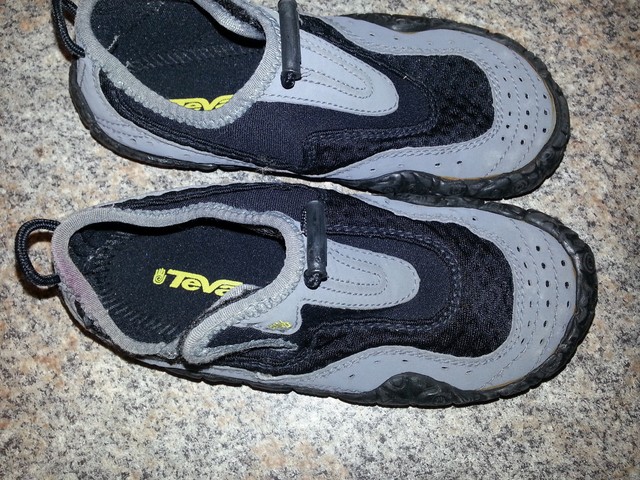 teva mesh shoes
