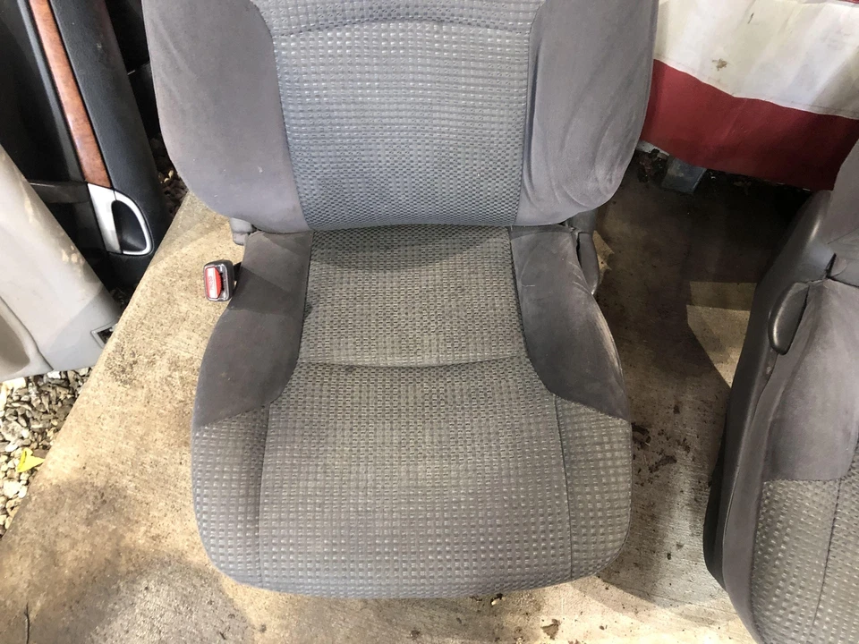 2003-2004 Toyota 4Runner 4 Runner Front Driver Left And Passenger Driver Left . Foto 2 de 4