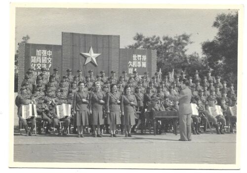 EXTREMELY RARE CHINA PEOPLE ARMY BAND WITH ROMANIAN ARMY TOP 1950 ORIGINAL PHOTO - Picture 1 of 2