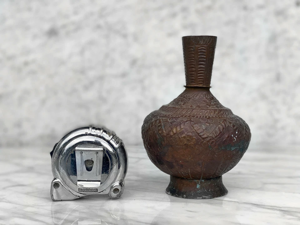 Vintage Middle Eastern Repousse Copper Floral Motif Bud Vase - Image 2 of 4