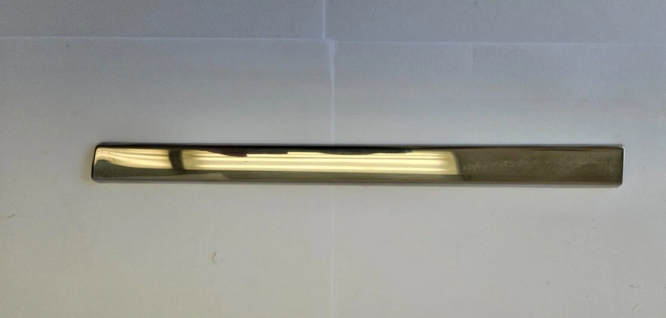 Хромированный молдинг для правой центральной двери 1957-1958 Dodge 1708502 новый из старых запасов. - Изображение 4 из 4