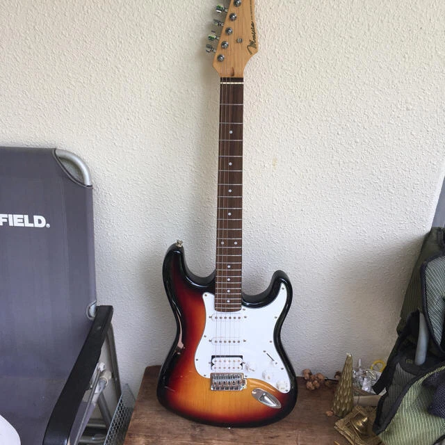 Electric Guitar Mavis Sunburst S N VA15215 Made in Vietnam