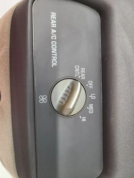 99 CHEVY SUBURBAN 1000 CONTROL DE TEMPERATURA 742597 Foto 2 de 4