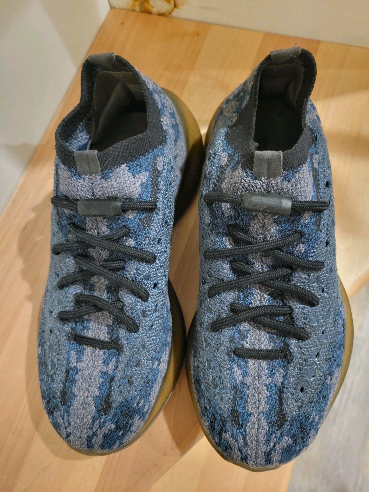 Adidas Yeezy Boost 380 Covellite Blue & Black Kanye West Men's Shoes Size 6 thumbnail 3