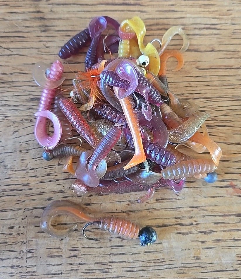 Lot 100's Panfish  Fishing Lures Jigs Doll Flies Twist Tails Beetle Spins Grubs - Image 12