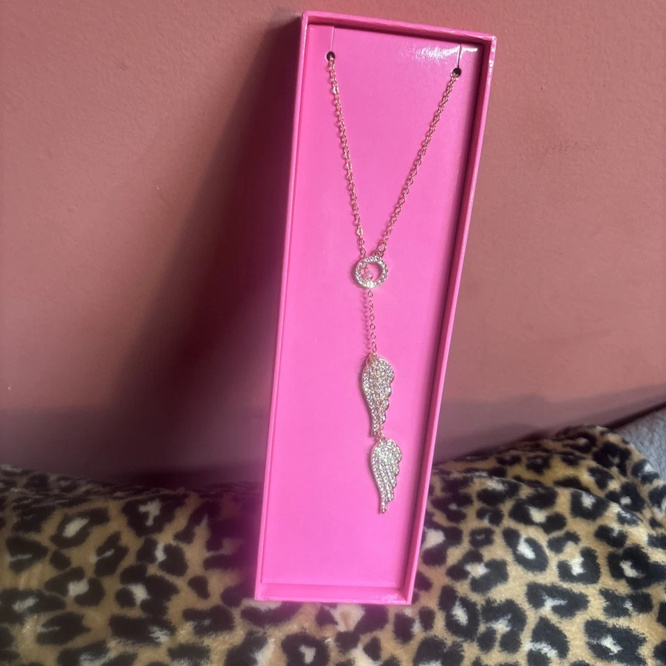 NUEVO EN CAJA Collar Victoria's Secret Pasarela Alas de Ángel Lariat Estrás Tono Dorado Foto 2 de 4