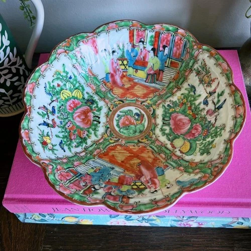 Antique Chinese Famille Rose Canton Scalloped Bowl 19th Century