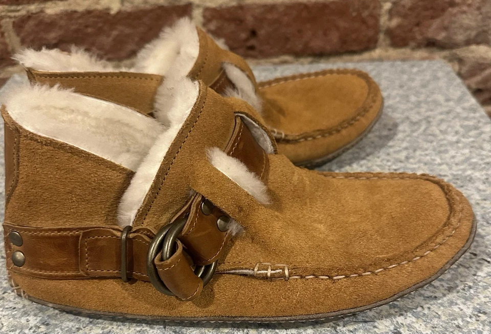 Bota Quoddy Feminina Original Anel Camurça Forrada de Pele de Carneiro Tamanho 10.5 Varejo por US$ 399 - Imagem 4 de 4