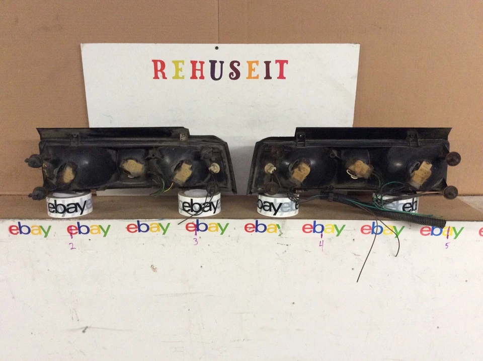 1982-1987 Pontiac J-2000 Sunbird Juego de luces traseras izquierda derecha OEM 82 83 84 85 86 87 Foto 2 de 3