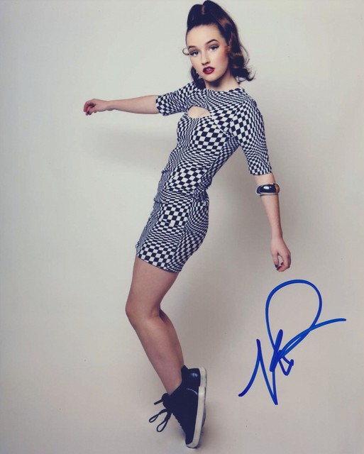KAITLYN DEVER SIGNED 8X10 PHOTO | eBay