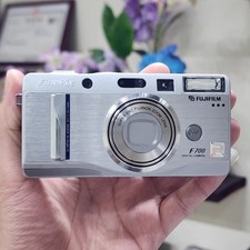 FUJIFILM FinePix F700 Silver Compact Digital Camera -Tested and working properly