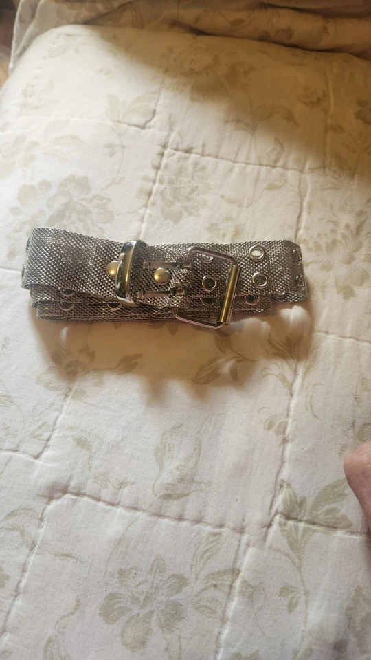 Cinturón Vintage Malla Plateada Metal Doble Ojales 38" L x 1.5" W Grunge Glam Rocker Foto 3 de 4