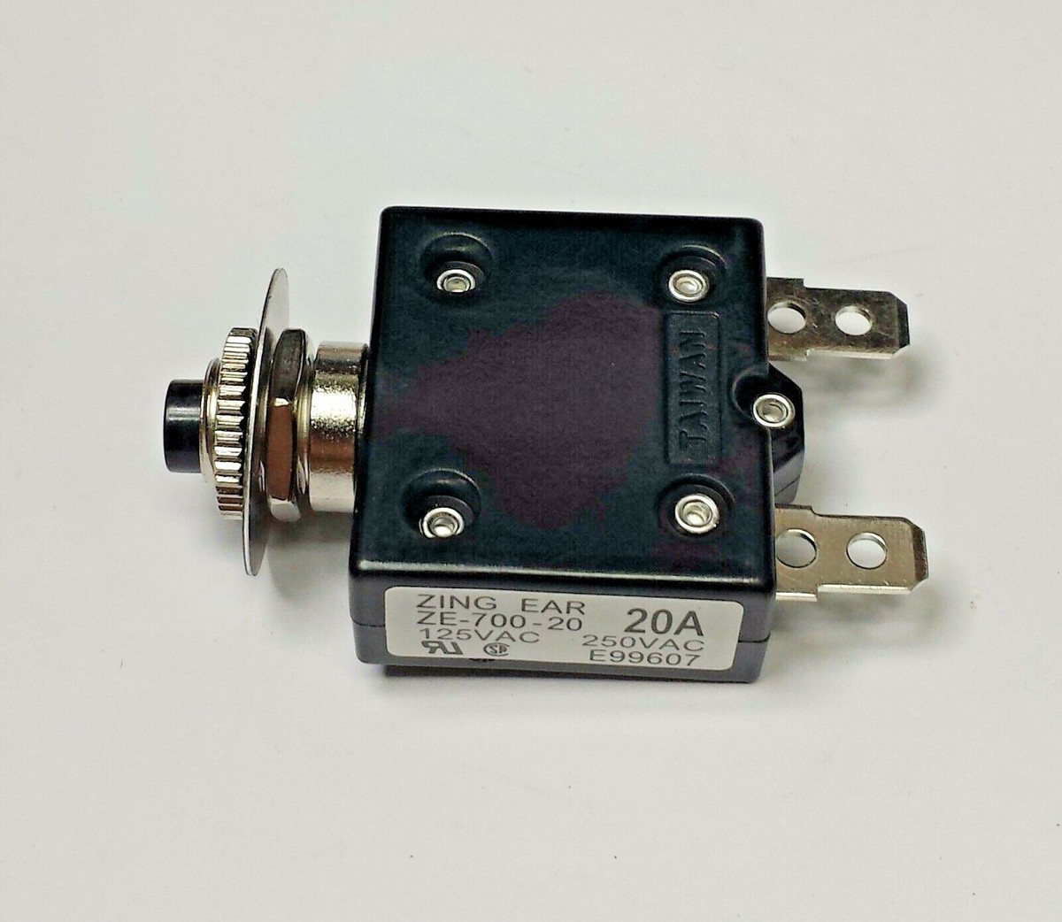 ZE700-20A Zing Ear thermal circuit breaker replaces Carling