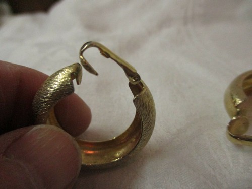 Vintage burnished gold tone Clip on Earrings - Picture 2 of 2