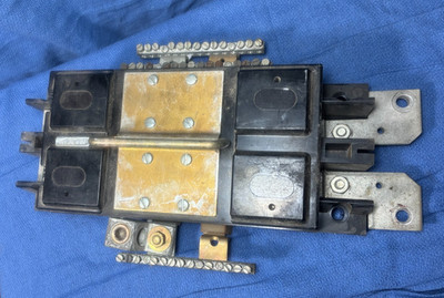 SQUARE D 200 AMP FSP MAIN FUSE BLOCK AND PULLOUT WITH CARTRIDGE FUSES