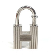 HERMES The first step of the new century Limited 2000 H Cadena Padlock Pendant