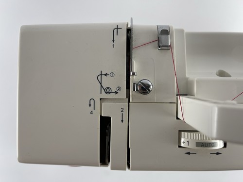 Singer 7469Q Confidence Sewing and Quilting Machine Pre-Owned - Picture 15 of 19