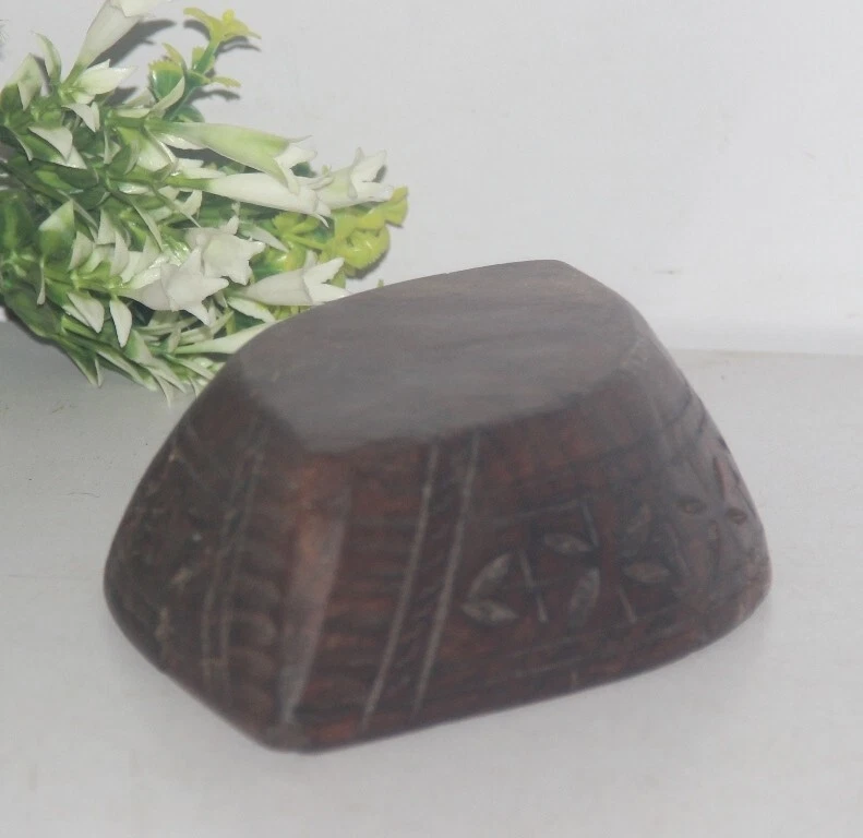 Antiguo cuenco tribal de madera tallado a mano de 1850 decoración para guijarros 8544 Foto 3 de 4