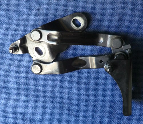 VW Golf 4 Cabrio Scharnier Heckklappe 1E0827302 LC9Z Black Magic Perleffekt