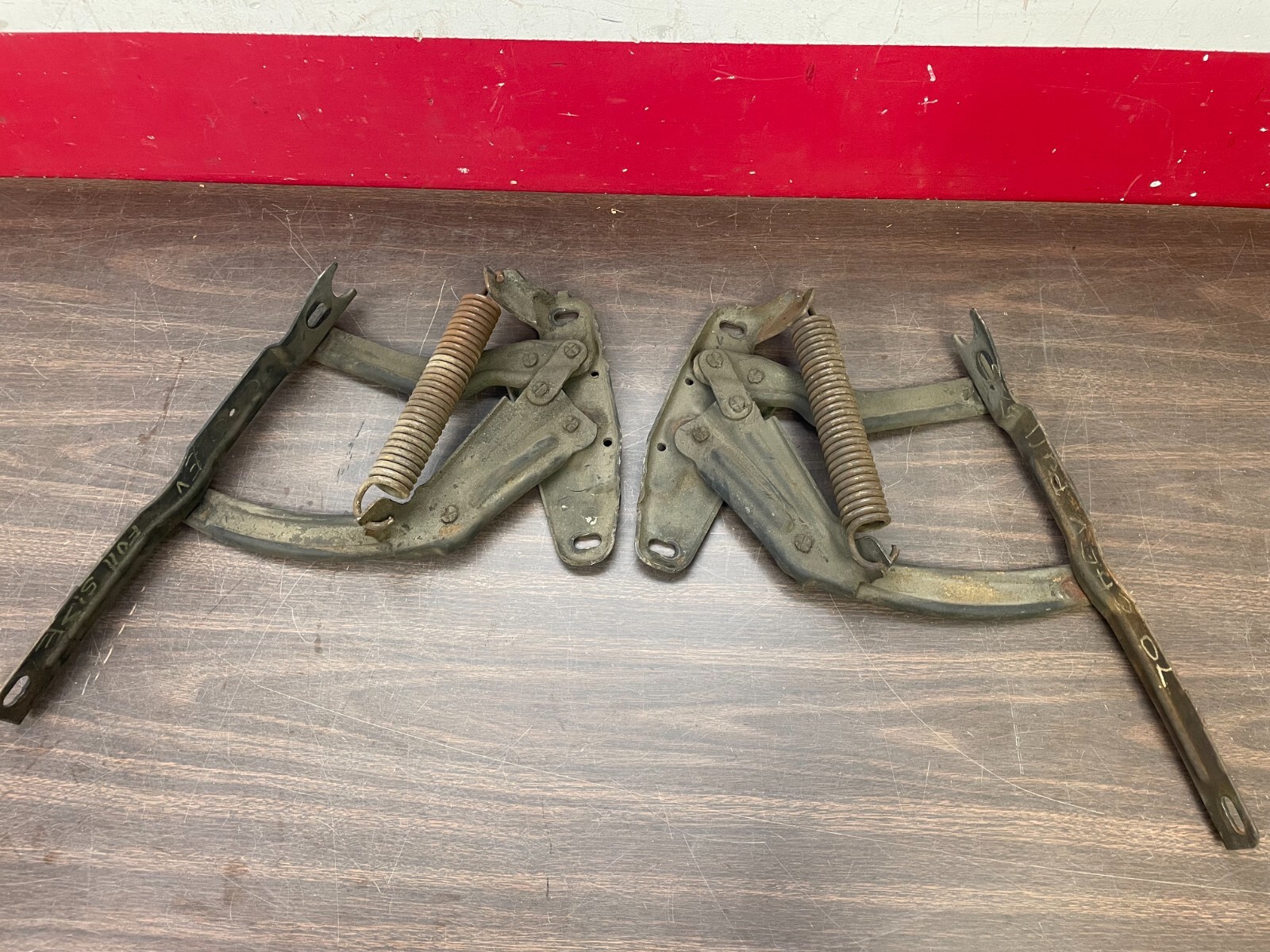 ORIGINAL 1970 CHEVY FULL SIZE IMPALA CHEVELLE EL CAMINO HOOD HINGES
