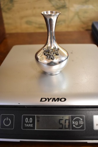 Sterling Silver Short Bud Vase 3 3/4" Floral Applied Decoration 50g Marked 925 - Picture 11 of 20