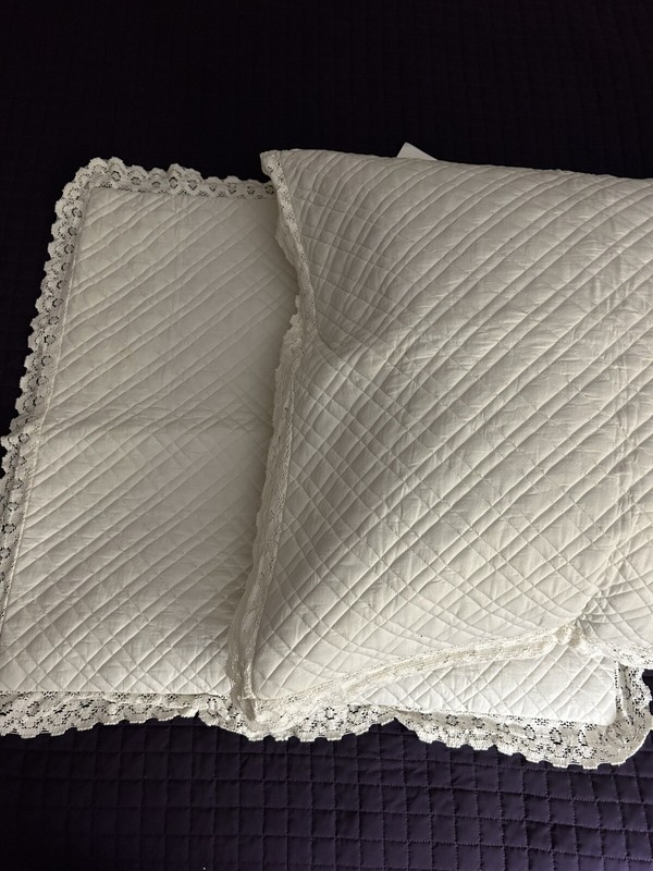 set/2 Quilted Eurosham Covers W Lace Borders 