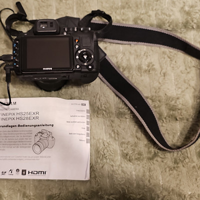 Fujifilm FinePix HS25EXR Bridgekamera schwarz 30x Zoom HDMI USB f/2,8