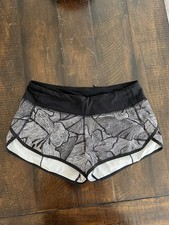 Lululemon Speed Shorts 2.5 , Size 6, In black-and-white print