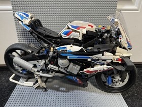 LEGO TECHNIC: BMW M 1000 RR (42130)/ BMW R 1200 GS Adventure (42063)