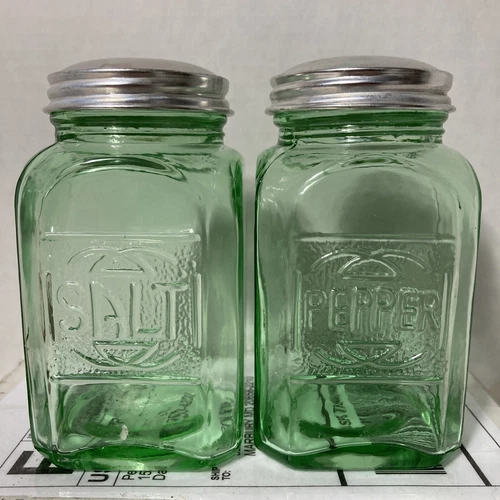 HAZEL-ATLAS VINTAGE EMBOSSED GREEN Glass Transparent SALT & PEPPER SHAKER SET