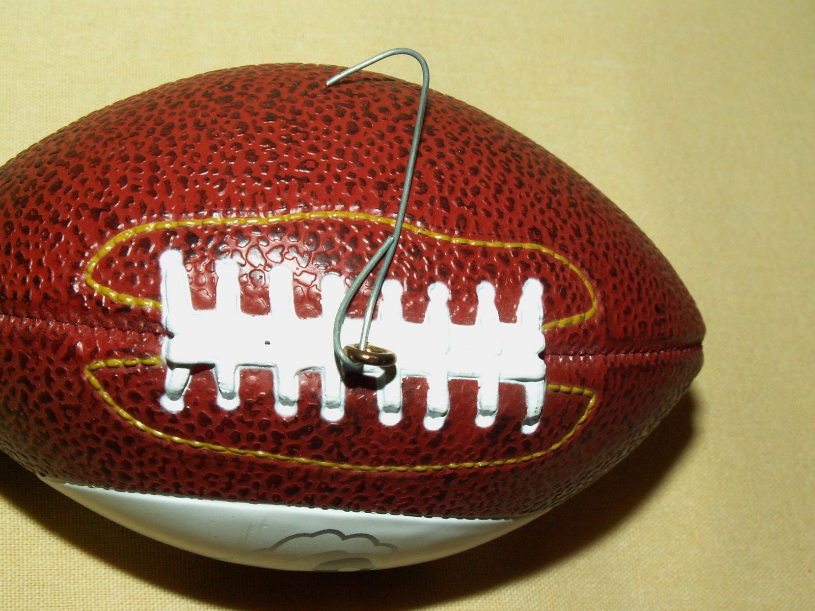 PURDUE ORNAMENT FOOTBALL TOPPERSCOT UNIVERSITY BOILERMAKERS LOOSE NO BOX BALL.