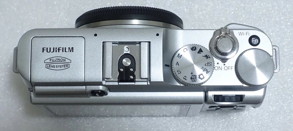 "Mint" Fujifilm X Series X-A1 Digital Camera Premium White with Lens 16-50mm - Image 3 of 4