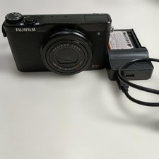 Fujifilm XQ1 Compact Digital Camera with Fujinon Lens and Charger Black