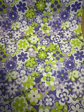5 Meter Lila Gr&uuml;n Groovy Flower Power Baumwollmischung Deadstock Stoff.