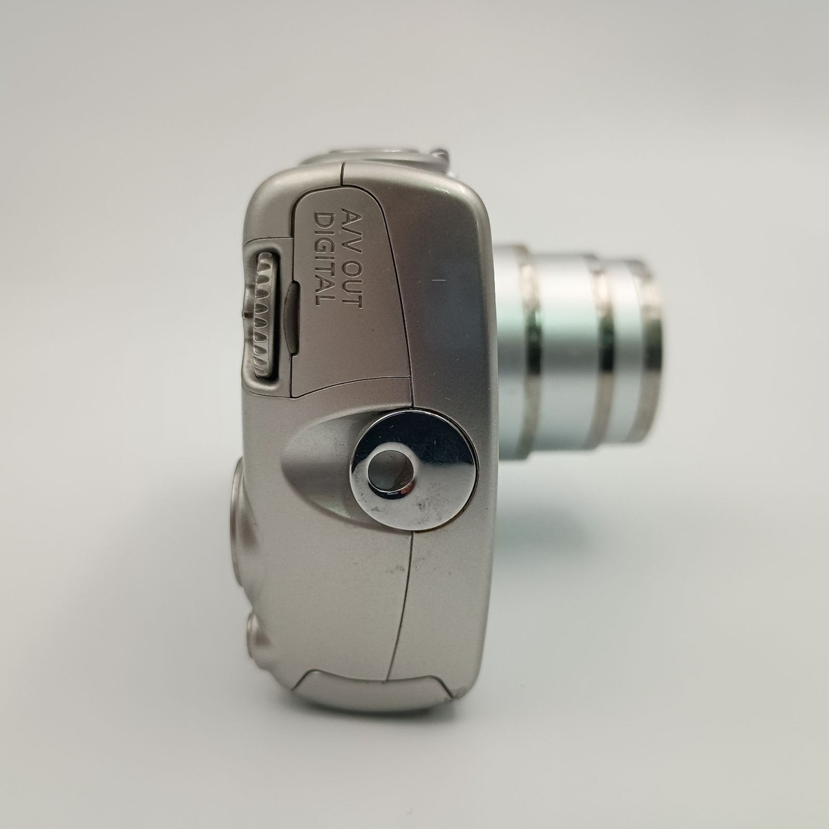 4089 Canon IXY 810 IS デジカメ Canon IXY 810 IS 8.0 MP 4X Zoom Digital Camera Siver with