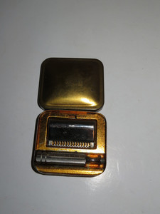 Vintage Ever-Ready Safety Razor in Gold Colored Travel Tin Box