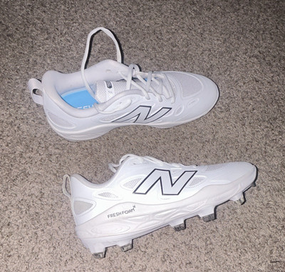 New Balance Fresh Foam Velo v4 Molded Softball Cleats White/Gray Women s 10.5 D