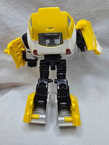 Transformers Classics Universe Bumblebee Deluxe Class Cruiser Robots incomplete - Picture 2 of 5