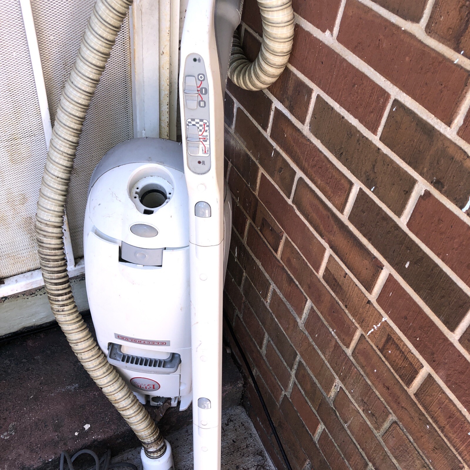 Electrolux Epic 8000 Canister Vacuum Cleaner W/attachments Model C133A