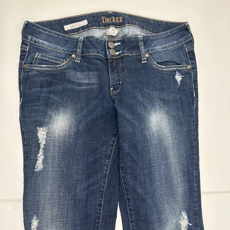 Pantalones de mezclilla azul lavado oscuro Decree Bootcut desgastados para mujer talla 11 Foto 2 de 4