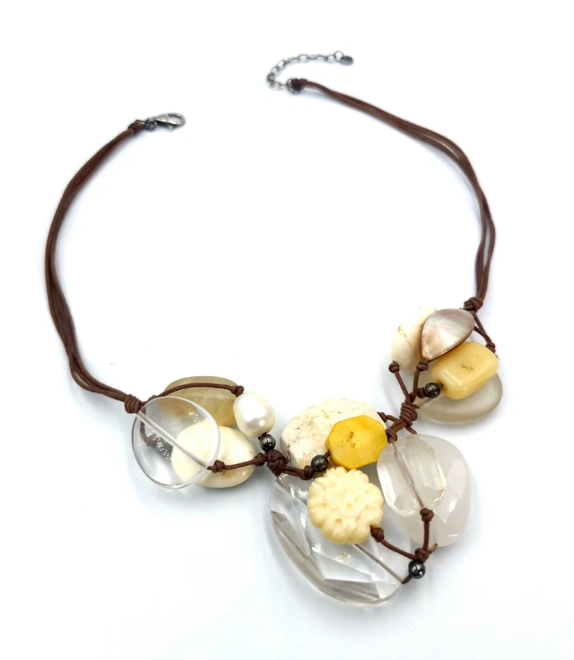 Joyería SILPADA - Retirado ~ Collar con cordón de flores talladas y piedras mixtas Foto 2 de 4