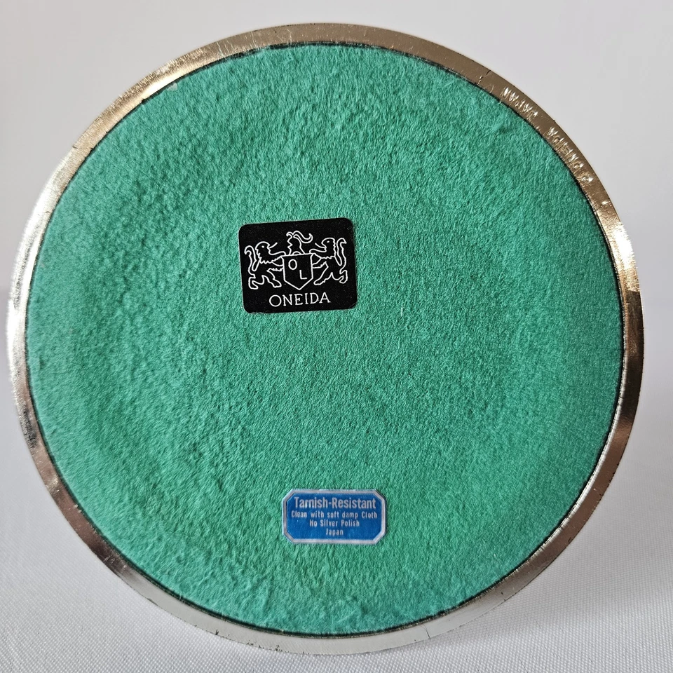 Par de candelabros Oneida plateados resistentes al deslustre Japón de colección ornamentados Foto 3 de 4