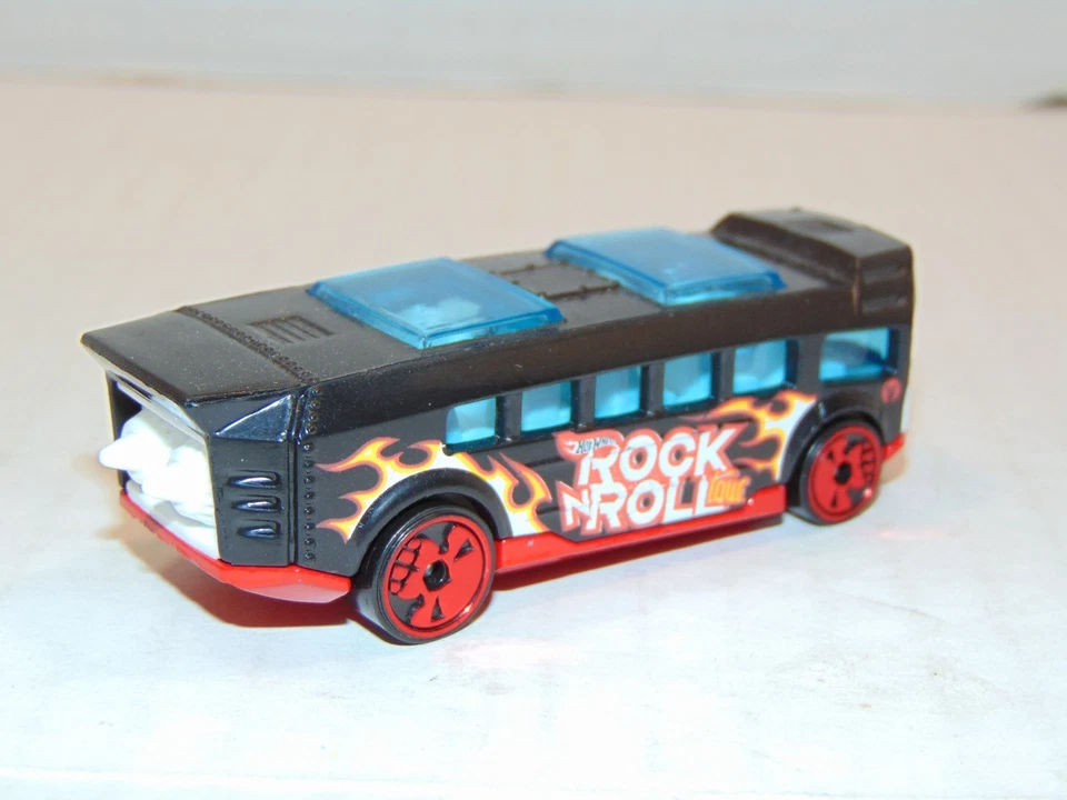 风火轮 2019 Rock N Roll Tour 黑色和红色带火焰 — 第 4/4 张图片