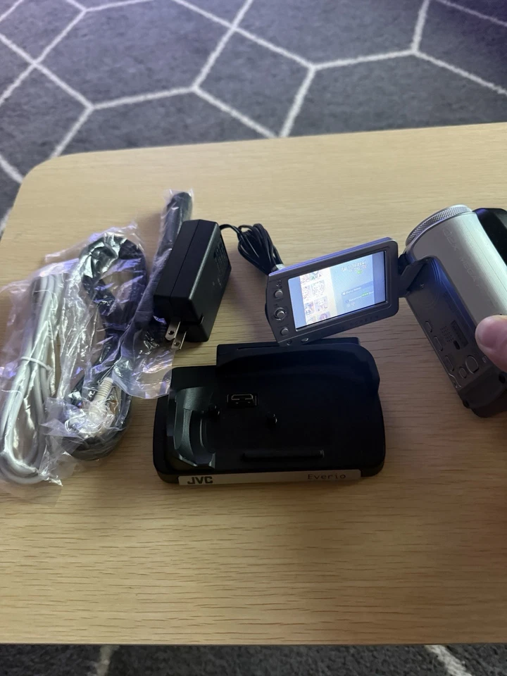 JVC Everio GZ-MG155 (30 GB) Hard Drive Camcorder - Image 2 of 4