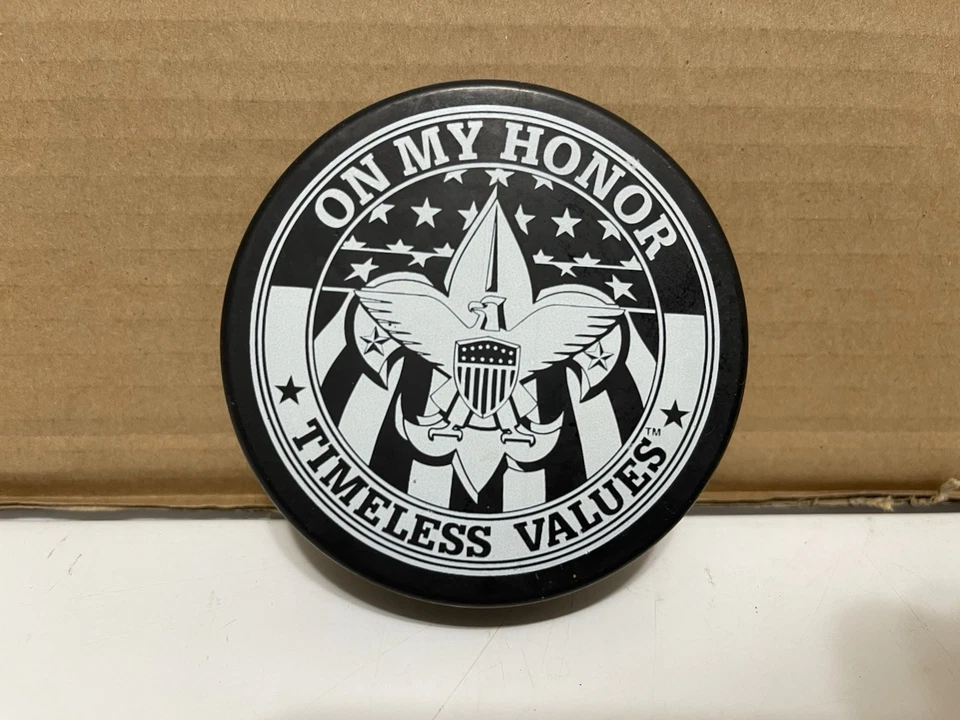 Disco de hockey Mighty Ducks de colección Dan Beard Scout Night ¡Raro! On My Honor 🏒 🐤 ⛸️ Foto 3 de 4