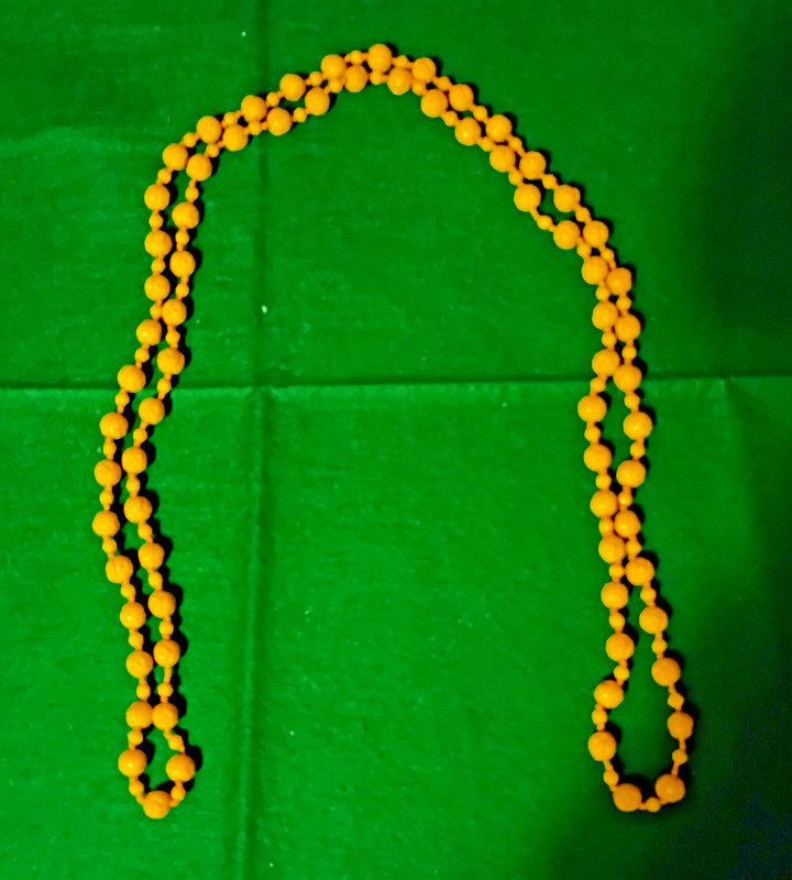PRETTY VTG 27" Yellow Rose Beaded necklace 1960s