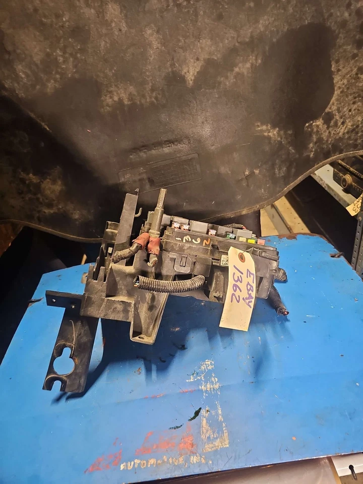 Caja de fusibles motor Chevy Cobalt 05 Foto 4 de 4